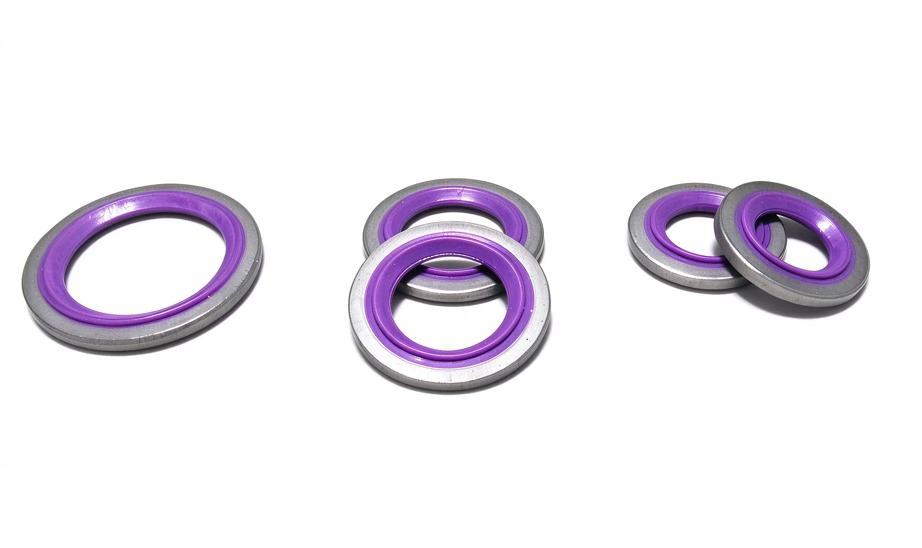 Metal rubber composite sealing washer for automotive HVAC connection